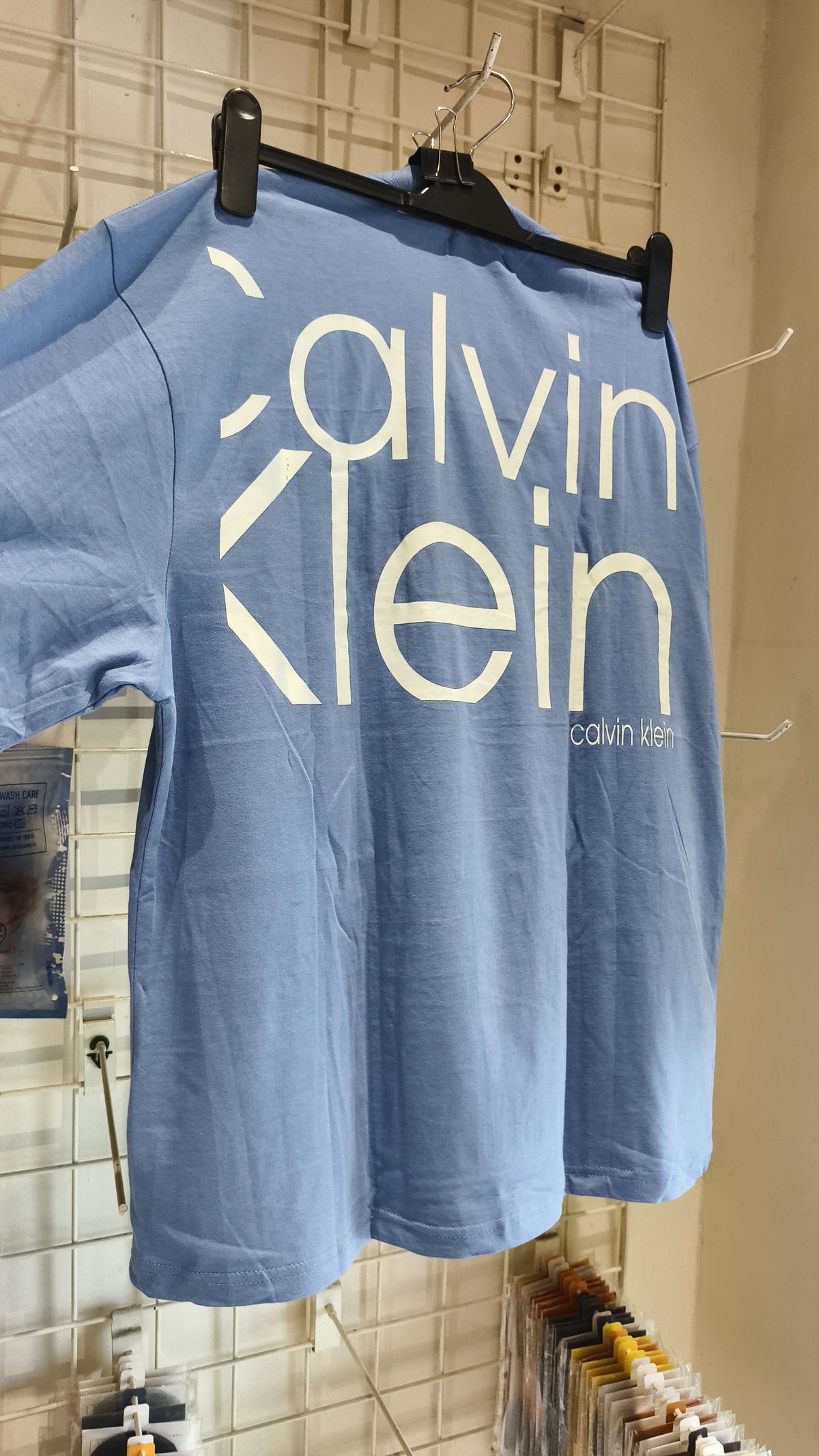 CALVIN KLEIN T-SHIRT