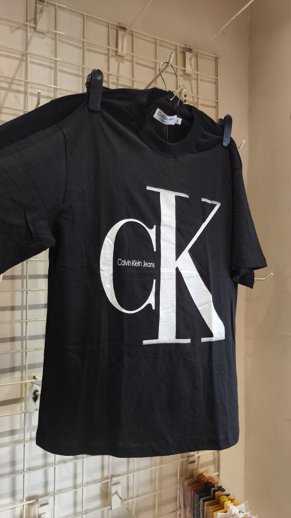 CALVIN KLEIN T-SHIRT